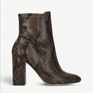 Aldo faux leather, snake print ankle boots in brown. Size 9